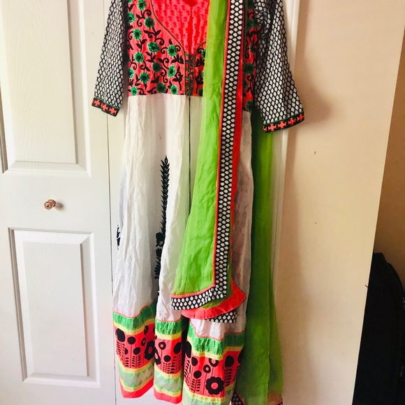 White with peachy pink combination indian dress - Picture 5 of 8